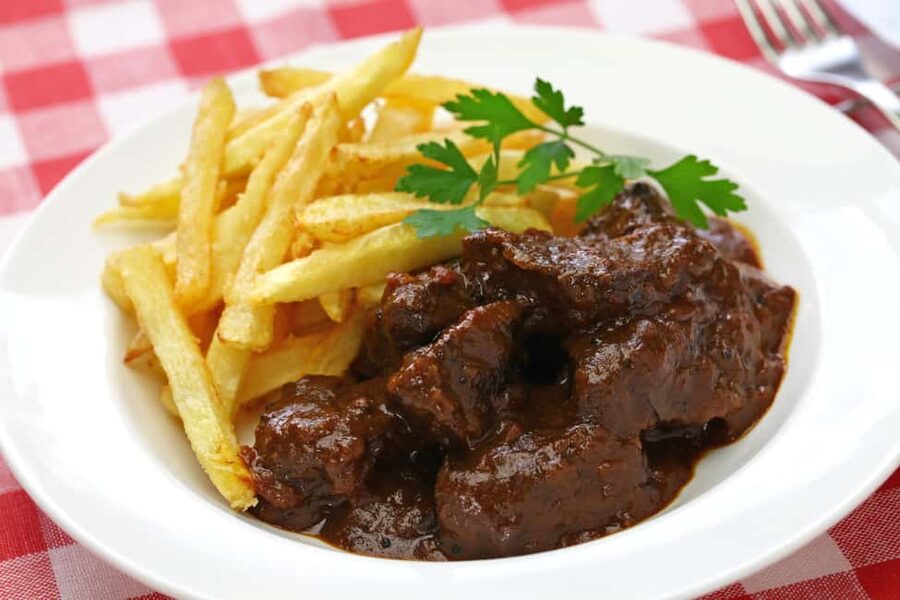 Brussels: Walking Food Tour with Chocolate, Beer, & Waffles - The guide can make or break the day