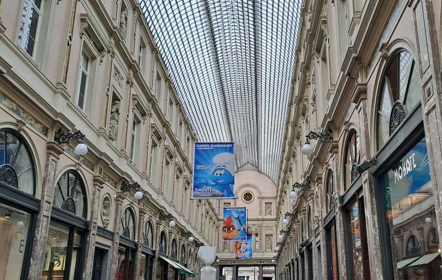 Brussels: Walking Food Tour with Chocolate, Beer, & Waffles - A full Belgian lunch near the old fish market