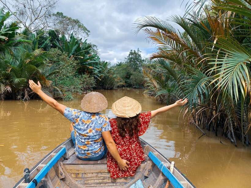 Can Tho: Explore Mekong, Floating Market, Cacao & Local Life - Pineapple, local boats, and the working Delta