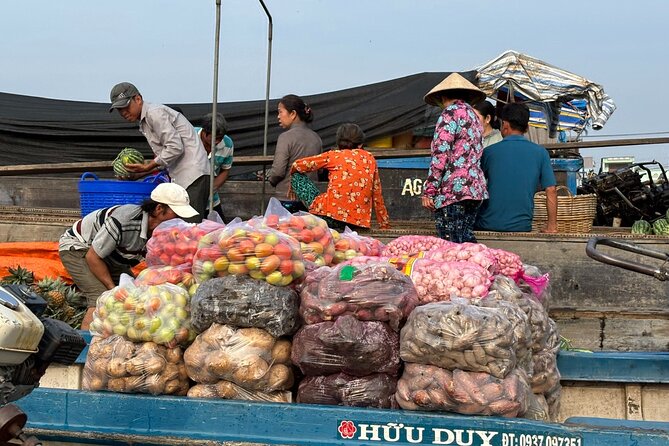 Can Tho: Floating Market, Canals, Nature Reserve & Forest - A 5:30 AM start and the first market stop