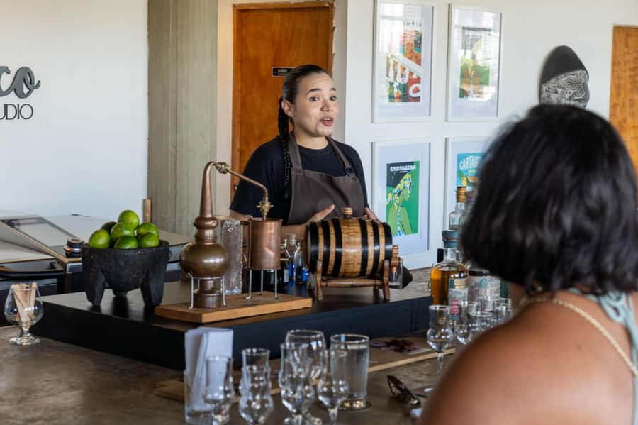 Cartagena: Express Rum and Chocolate Tasting Experience - What the one-hour format actually gives you