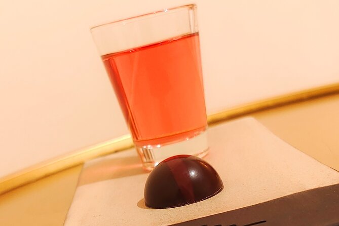 Chocolate and Jenever (Belgian Gin)Tasting in Ghent - Training your nose before tasting