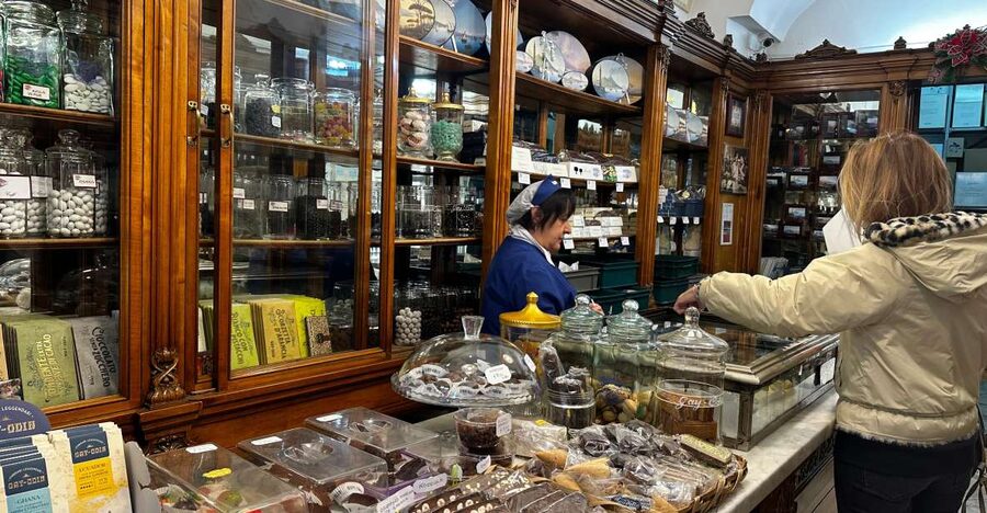 Chocolate and Pastry tasting tour in Napoli Old Town - The sweet espresso stop