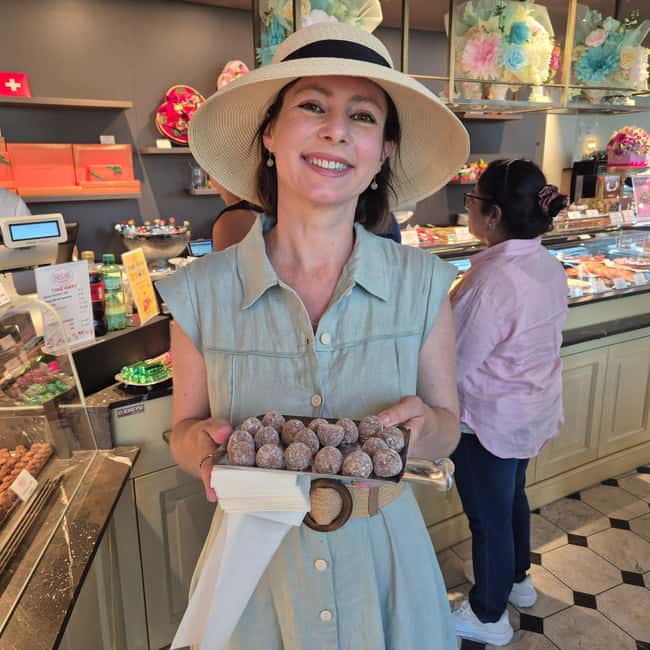 Chocolate, Art, and History walking tour of Zurich - Timing and booking details that matter