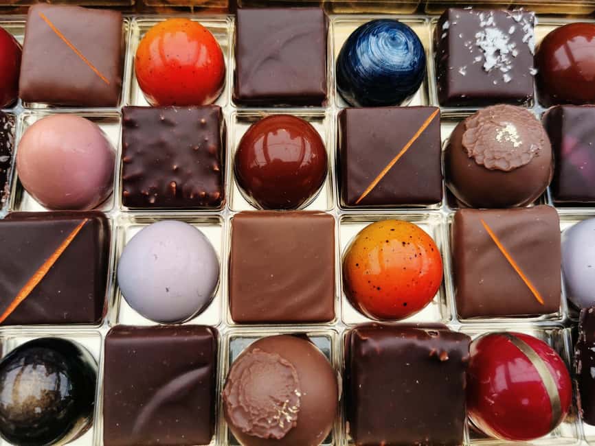 Chocolate Flavors Walking Tour of Geneva - The first chocolate tastings