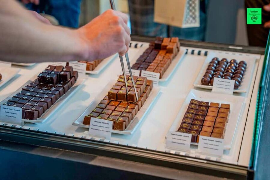 Chocolate Flavors Walking Tour of Geneva - Walking through Geneva’s Old Town
