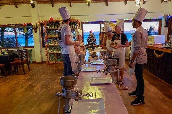 Chocolate Making Class at the Roatan Chocolate Factory in West End - The factory tour and the story of Honduran cacao