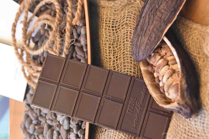 Chocolate tour in Bern with chocolate tasting - Five industrial chocolates before the handmade pieces