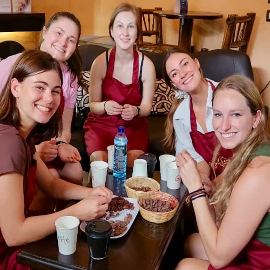 Chocolate workshop; gastronomic experience of cocoa. - Spanish instruction and language help