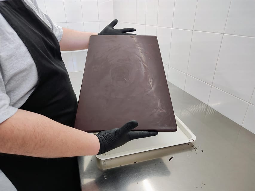 Chocolatier for a day: raw bean to bar chocolate in Modica - Guided tastings from cacao to chocolate