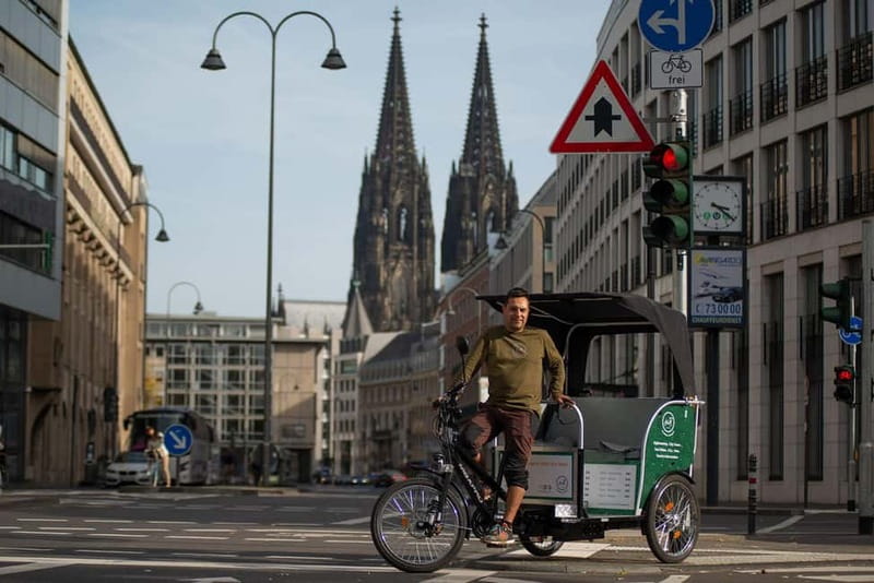 Cologne: Chocolate tasting Tour per Rickschaw - Hohenzollern Bridge and the Rhine-side finish