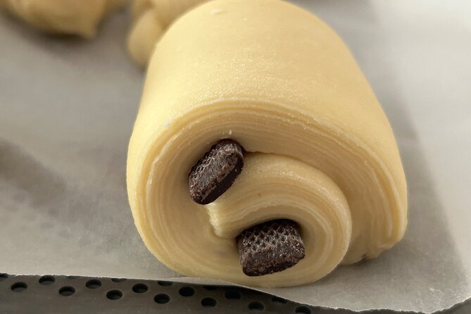Croissants and pains au chocolat with a pastry chef in Paris - Meeting Joannie at 115 Boulevard Voltaire