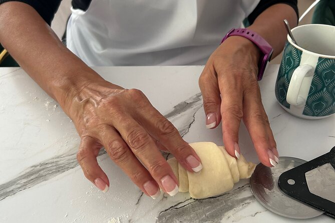 Croissants and pains au chocolat with a pastry chef in Paris - A relaxed way to ask about Paris