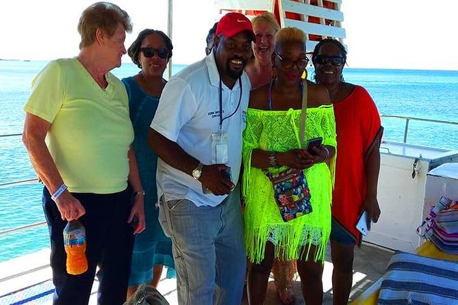 Cruise Ship Combo: Sloths, Chocolate Factory, City Tour, Beach, Private Shuttle - A practical Roatan port-day plan
