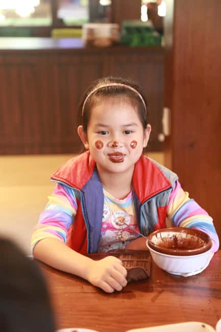 Da Lat: Handmade Chocolate Workshop - Tempering and molding your own chocolates