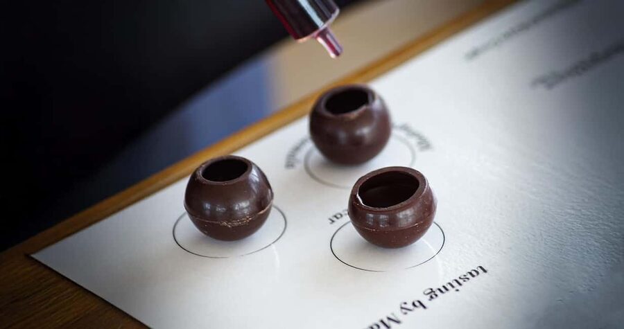 Divine Pairings: Wines & Chocolate Spheres in Saint-Émilion - Key details at a glance