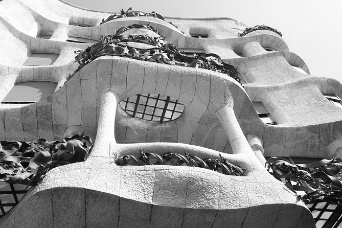 Gaudi's Casa Batlló and La Pedrera with Chocolate Tasting - Key points at a glance