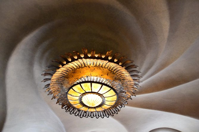 Gaudi's Casa Batlló and La Pedrera with Chocolate Tasting - The guides and the tone of the morning