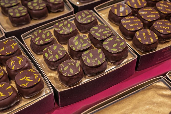 Geneva Chocolate & Sweet Delights Walking Tour by Do Eat Better - Stop One at Halle de Rive: Old-School Swiss Chocolate
