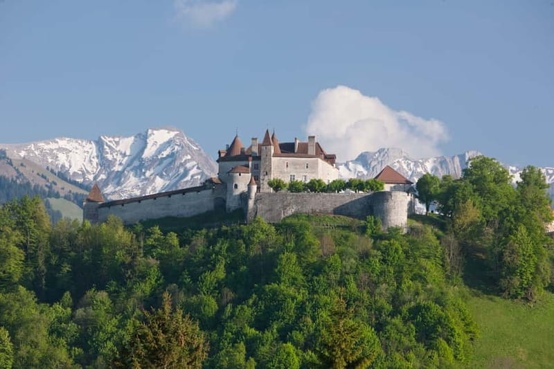 Geneva: Gruyères Tour with Chocolate, Cheese & Golden Train - Gruyères delivers the storybook setting