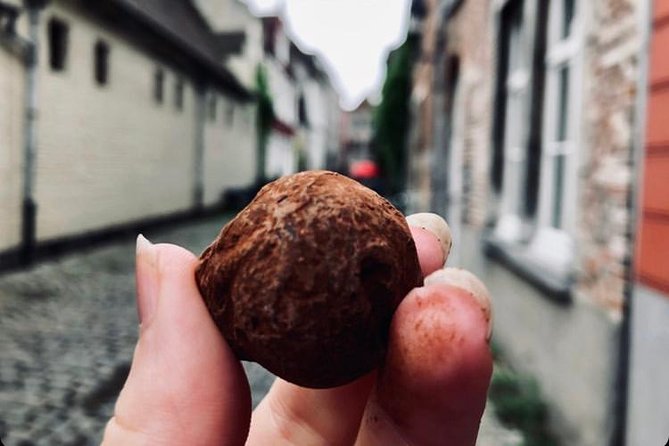Ghent: Famous Belgian Chocolate Walking Tour with Tastings - A popular Belgian chocolate shop
