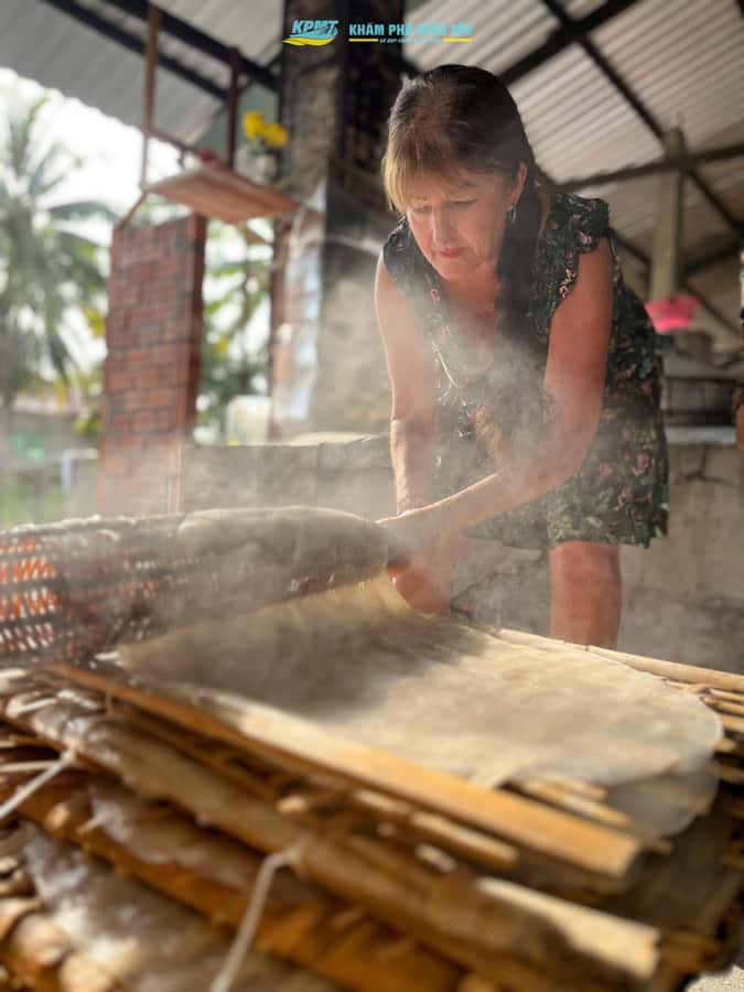Group Tour: Floating Market, Rice Noodle, nursery vegatable - Who will enjoy this morning most