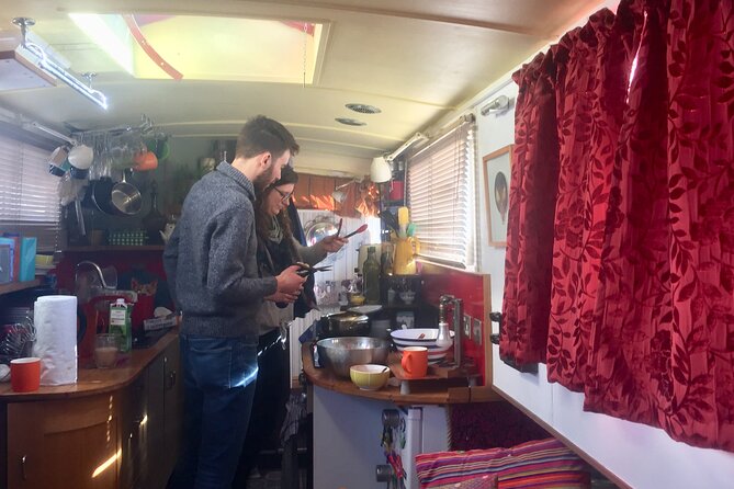 Hands-On Churros & Chocolate Class on a London Houseboat - Why the four-person limit matters