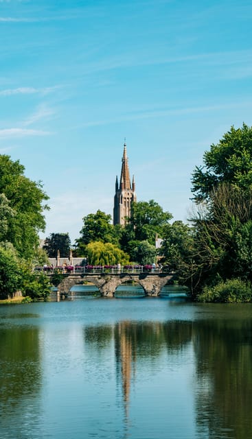 Historical walk in Bruges with local guide. Praline included - Who will enjoy this Bruges walk most?