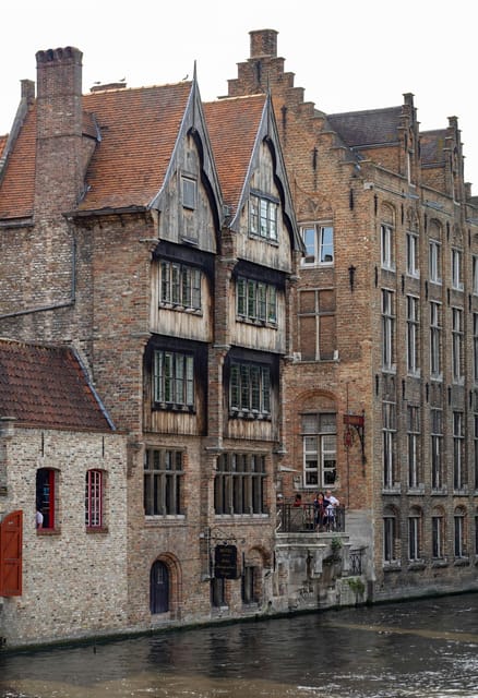 Historical walk in Bruges with local guide. Praline included - Dijver canal, Tanners Square, and Bruges by water