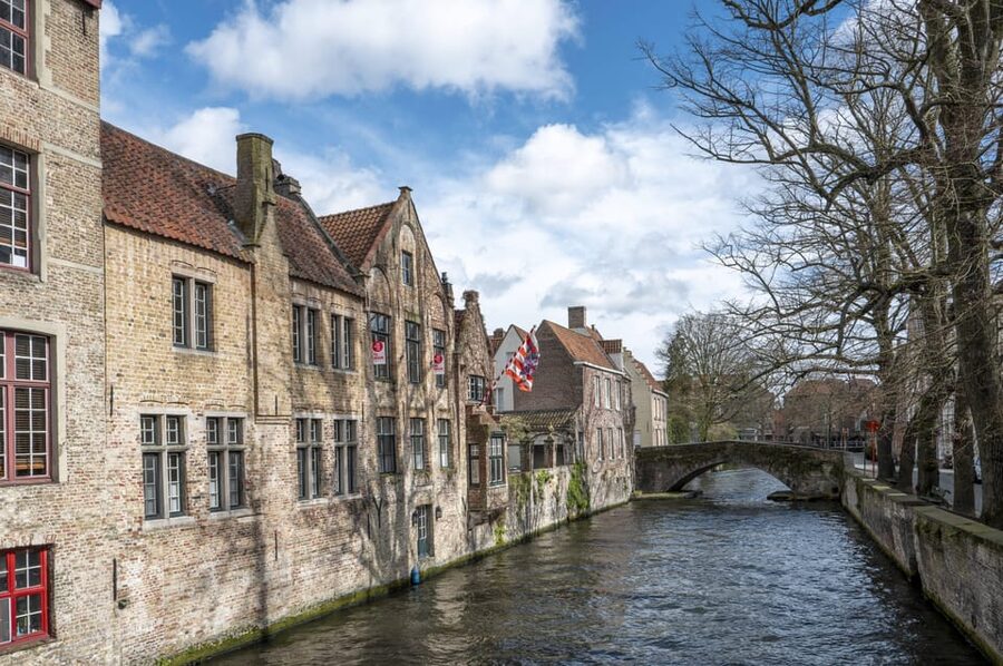 Historical walk in Bruges with local guide. Praline included - Burg Square and the place where Bruges took shape