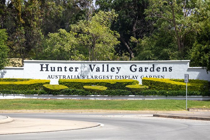 Hunter Valley All Inclusive, Wine, Chocolate Tasting and Lunch - Hunter Valley Gardens Village and the Giant Walkabout