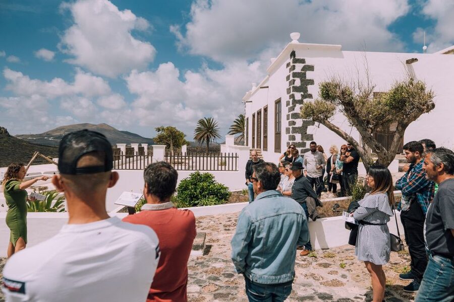 Lanzarote: Vineyard Tour with Wine and Chocolate Tasting - Who should book this vineyard visit?