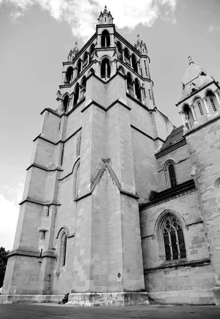 Lausanne: Walking Tour with Chocolate Tastings & Metro - Starting at Palais de Rumine in Riponne Square