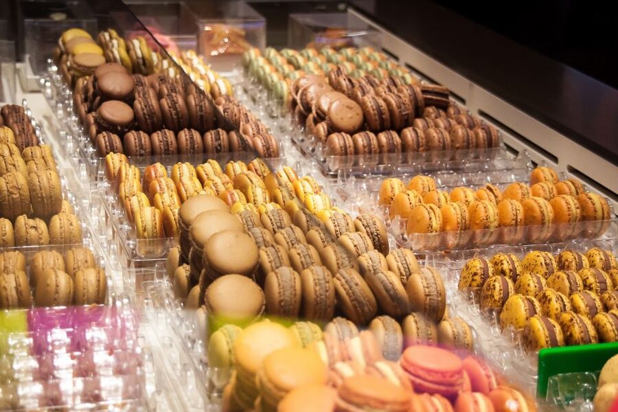 Le Marais: Pastry and Chocolate Food Tour - Tea, absinthe, and 1,001 spices