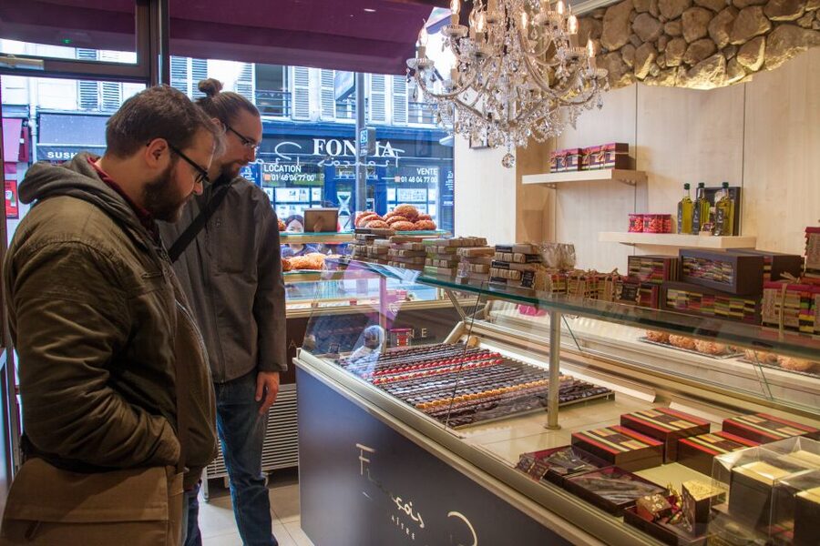 Le Marais: Pastry and Chocolate Food Tour - The Jewish Quarter, mansions, and everyday Paris
