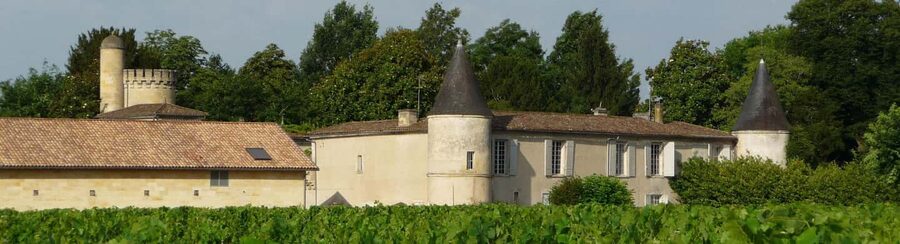 Libourne: Winery Tour with Wine and Chocolate Tasting - A small château with a five-generation story