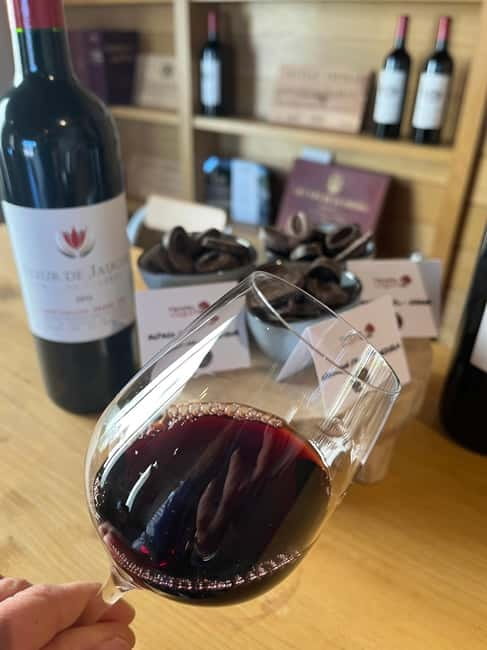 Libourne: Winery Tour with Wine and Chocolate Tasting - Three wines, three dark chocolates