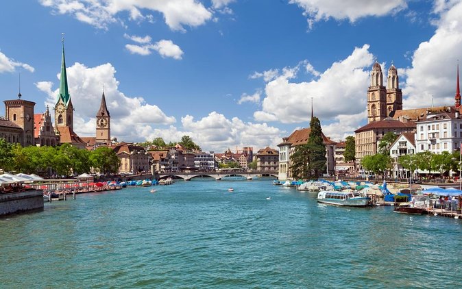 LINDT Home of Chocolate, Cruise On Lake Zurich And Old Town Walking Tour - An hour on Lake Zurich