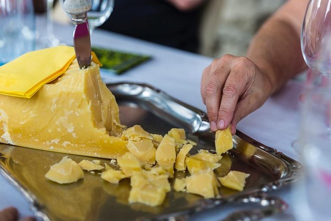 Lucerne CH Experience: Cheese, Chocolate, Chapel Bridge & Château - Finishing with Alpine cheese and Swiss wine