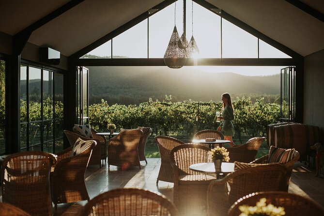 Luxury Hunter Valley Tour: 3 Tastings, Gin, Lunch & Chocolatier - Gin and chocolate add variety