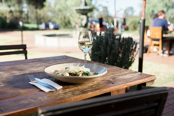 Luxury Hunter Valley Tour: 3 Tastings, Gin, Lunch & Chocolatier - What the guide and small group add