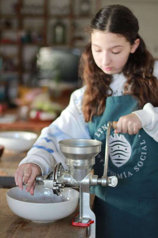 ✨Make chocolate to take home Oaxacan style ☕️✨ - Who will enjoy this chocolate class most
