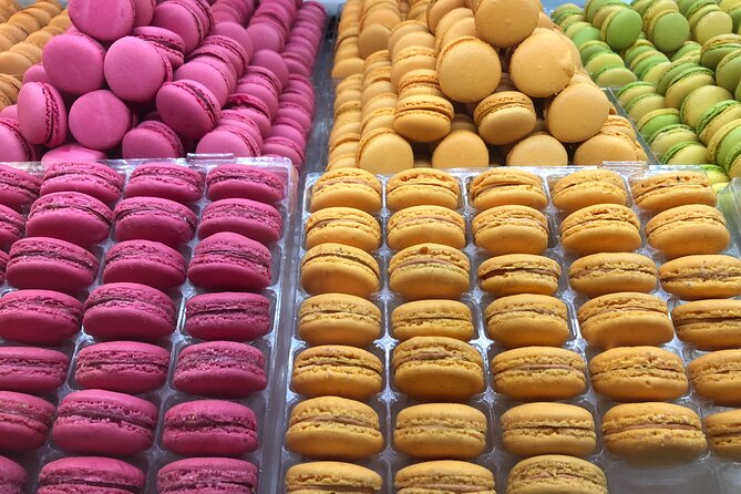 Marseille French Pastries and Chocolate Tour - Meeting Elizabeth at 19 Quai des Belges