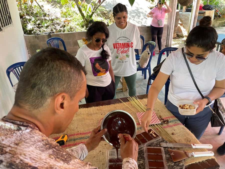 Medellín: Chocolate Tour & Exfoliation in beautiful river - What the guiding adds