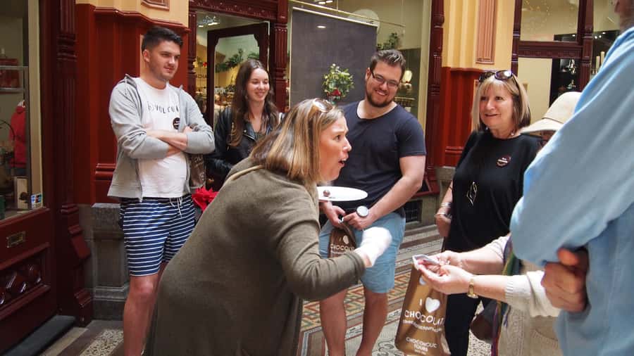 Melbourne: Guided Chocolate Walking Tour of the city - Guide quality and group size
