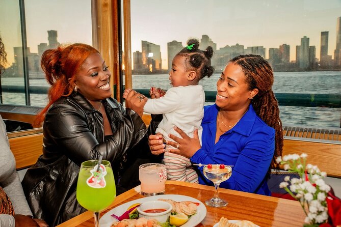 New York City Christmas Holiday Statue and Skyline Cocoa Cruise - Why this Christmas cruise works so well in New York