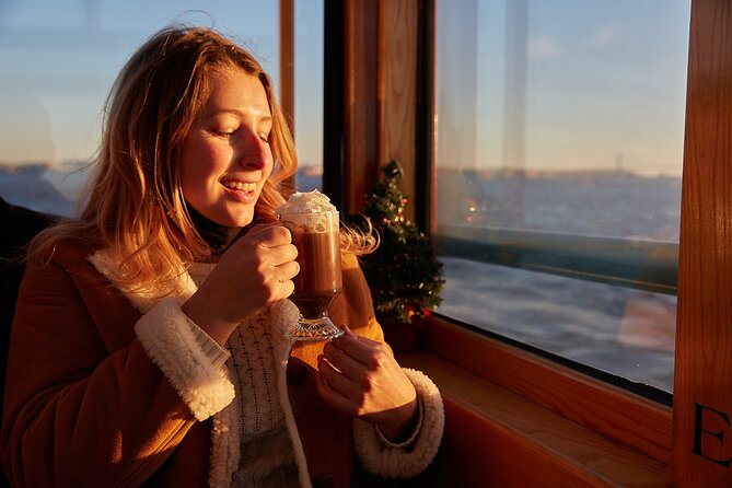 New York City Christmas Holiday Statue and Skyline Cocoa Cruise - What the 90-minute timing means
