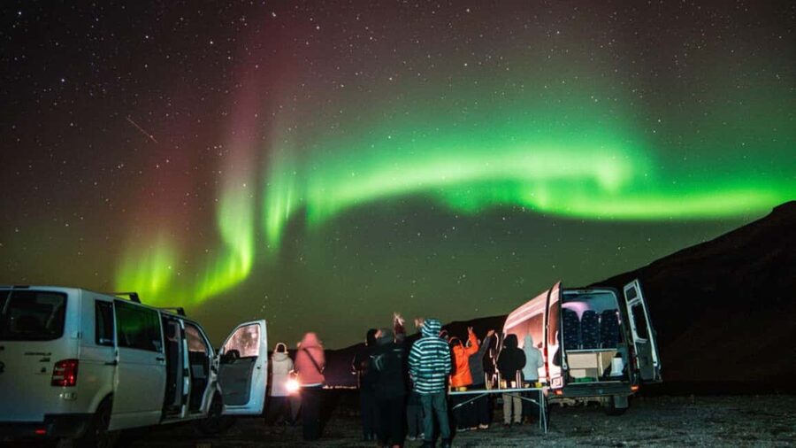 Northern Lights: 4x4 Adventure with Treats, Photos & Cocoa - The search through Iceland’s Capital Region