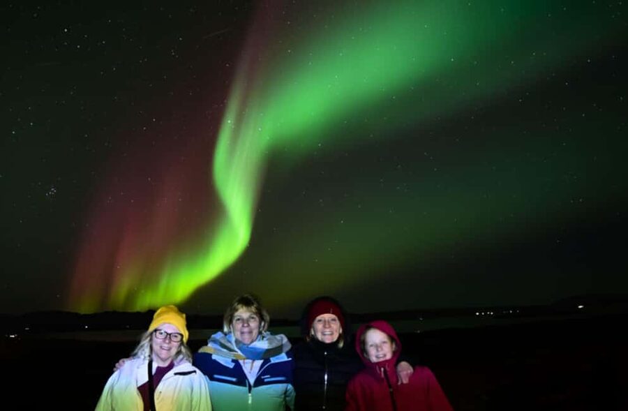 Northern Lights: 4x4 Adventure with Treats, Photos & Cocoa - Who should book this experience