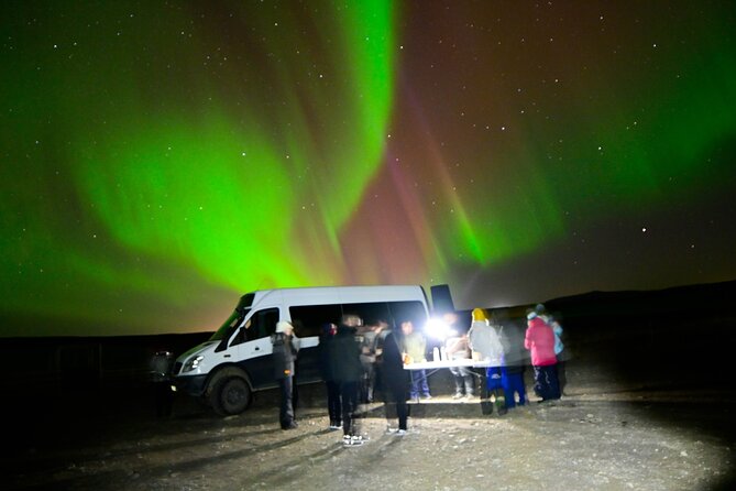 Northern Lights 4x4 Tour with Pastries and Cocoa from Reykjavik - Chasing the aurora beyond Reykjavik
